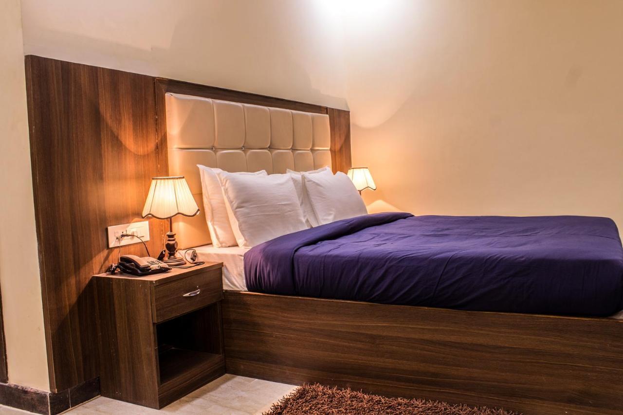 Lav Kush International Hotel Waranasi Zewnętrze zdjęcie