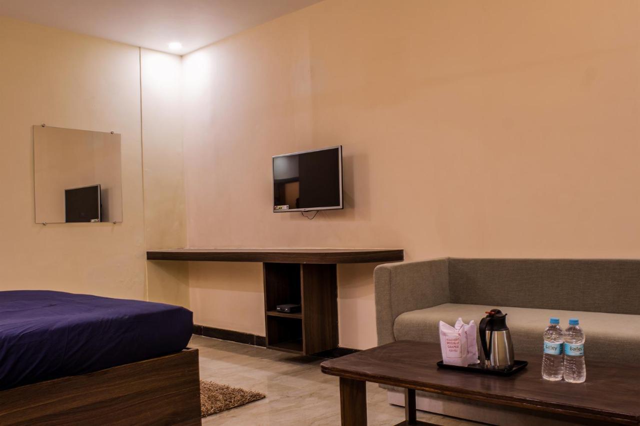 Lav Kush International Hotel Waranasi Zewnętrze zdjęcie