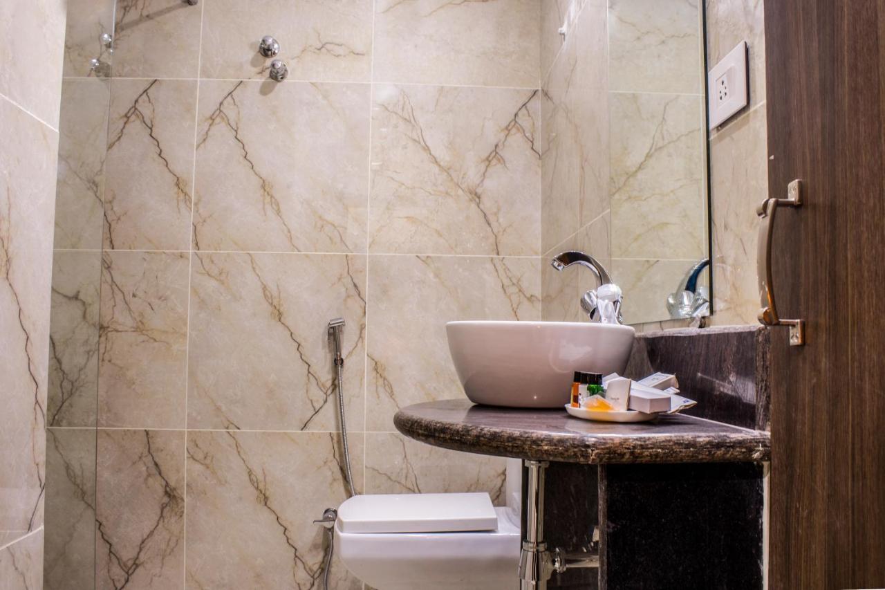 Lav Kush International Hotel Waranasi Zewnętrze zdjęcie