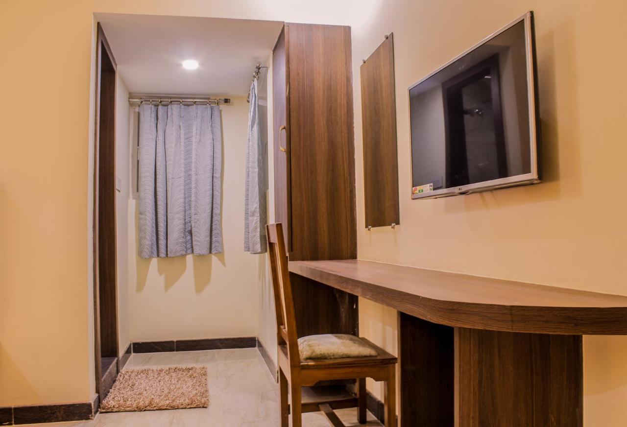 Lav Kush International Hotel Waranasi Zewnętrze zdjęcie