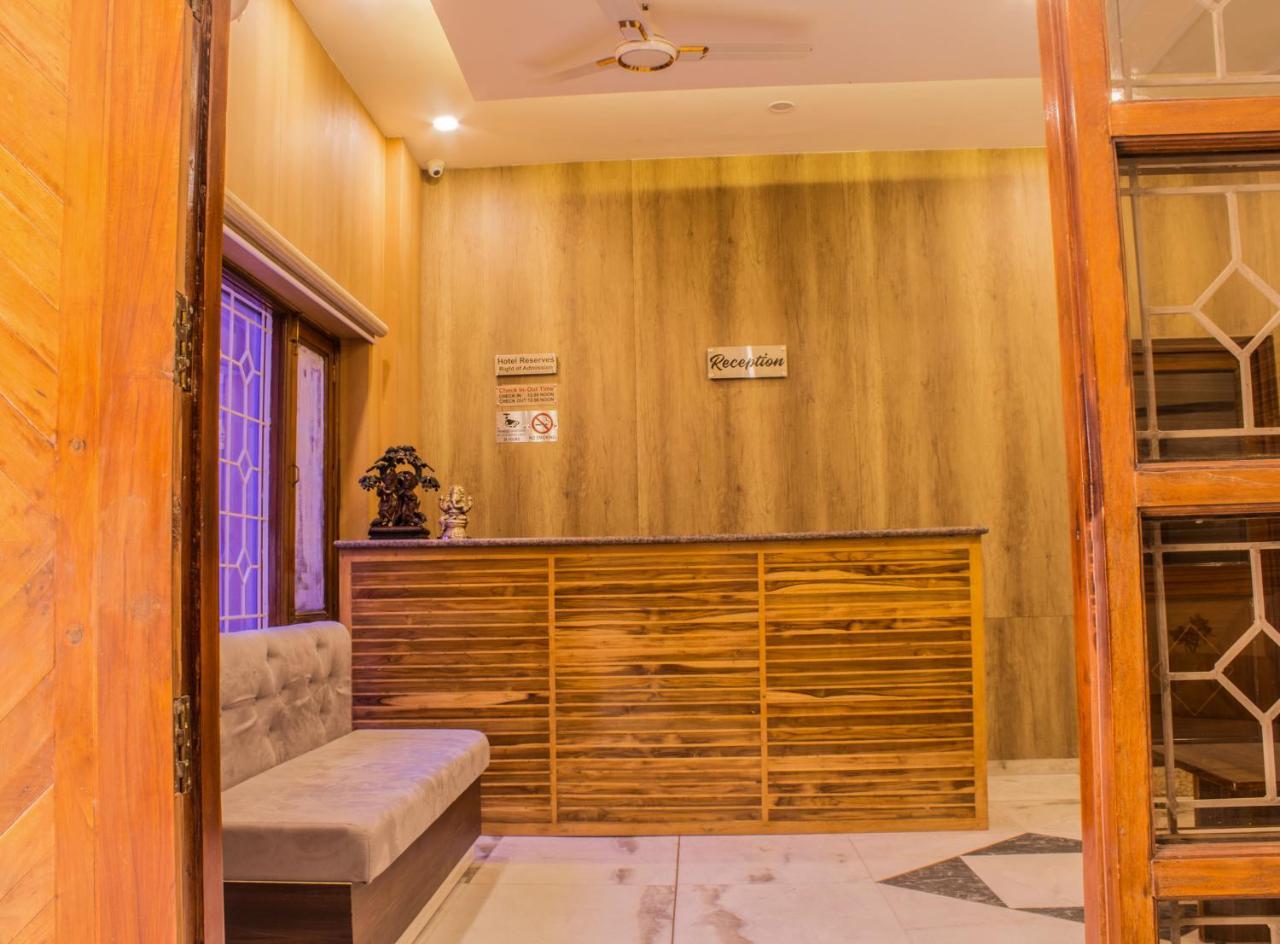 Lav Kush International Hotel Waranasi Zewnętrze zdjęcie
