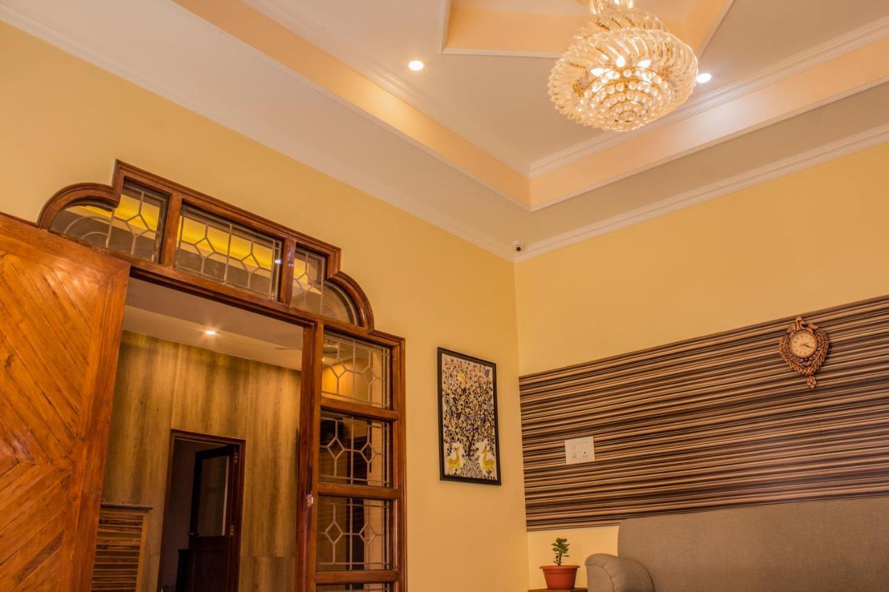 Lav Kush International Hotel Waranasi Zewnętrze zdjęcie