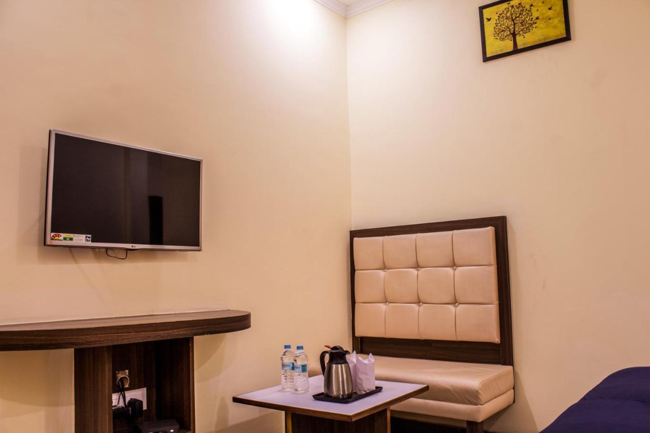 Lav Kush International Hotel Waranasi Zewnętrze zdjęcie