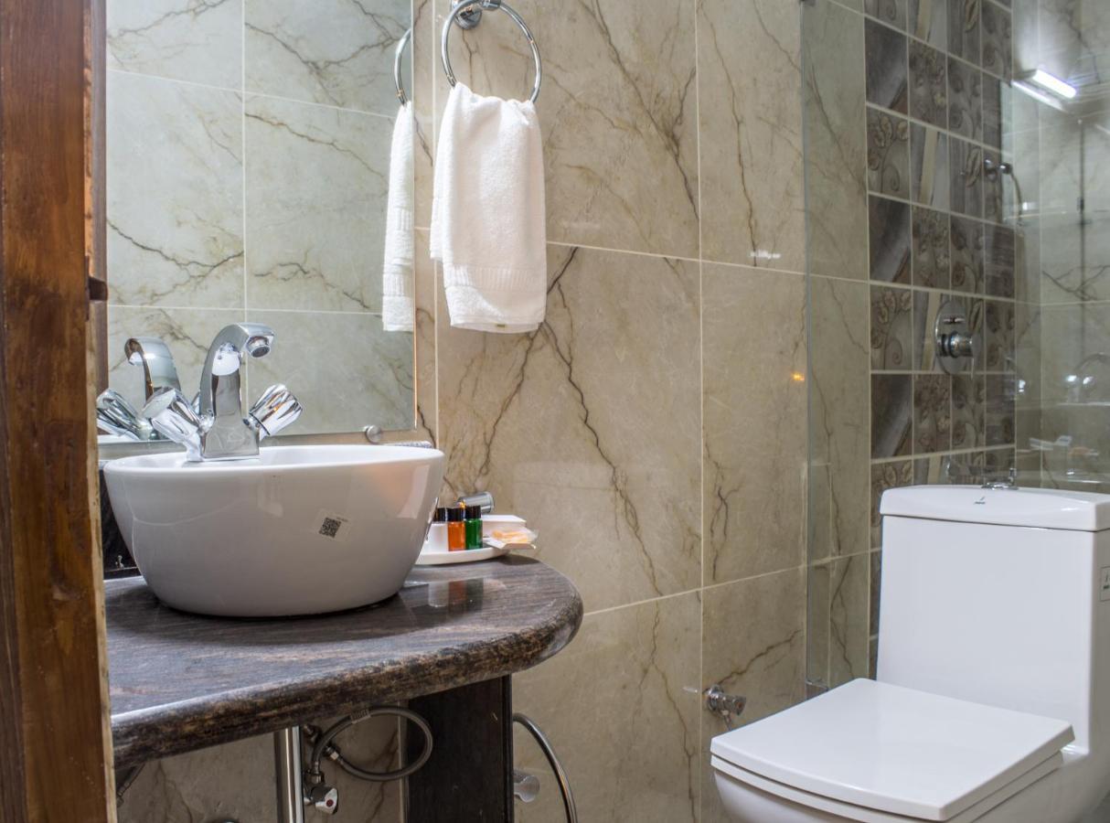 Lav Kush International Hotel Waranasi Zewnętrze zdjęcie