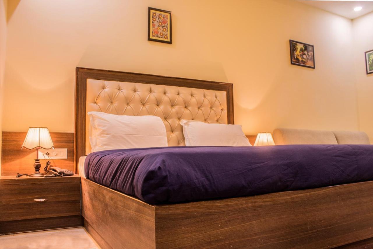 Lav Kush International Hotel Waranasi Zewnętrze zdjęcie
