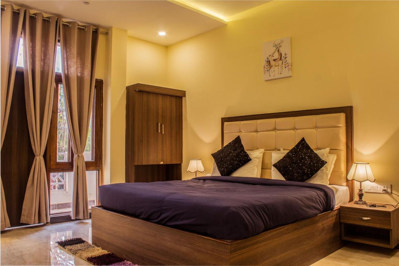 Lav Kush International Hotel Waranasi Zewnętrze zdjęcie