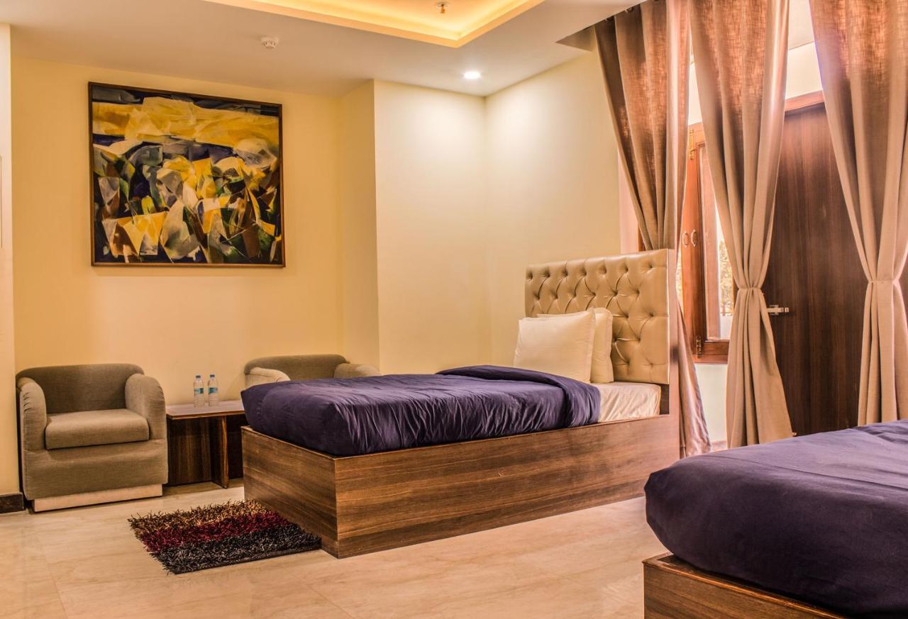 Lav Kush International Hotel Waranasi Zewnętrze zdjęcie