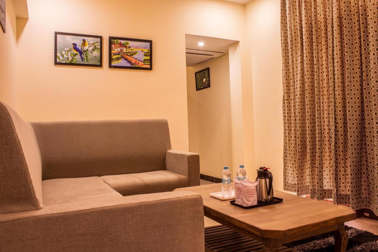 Lav Kush International Hotel Waranasi Zewnętrze zdjęcie