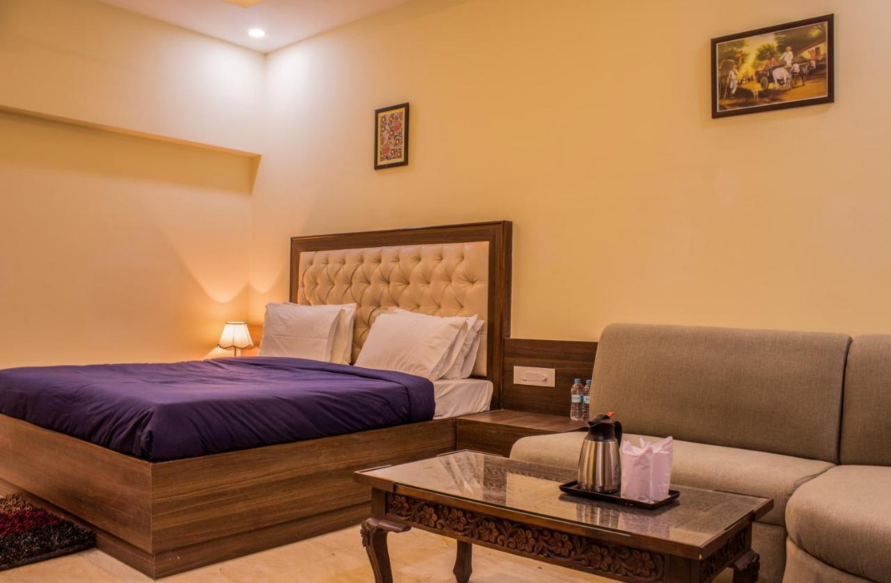 Lav Kush International Hotel Waranasi Zewnętrze zdjęcie