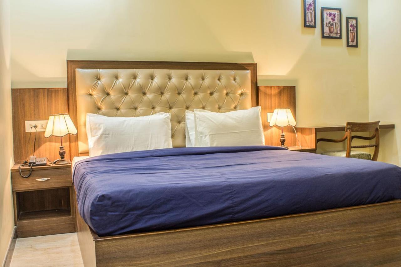 Lav Kush International Hotel Waranasi Zewnętrze zdjęcie
