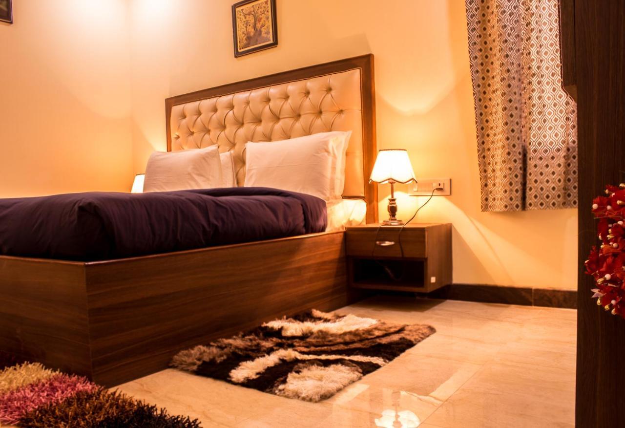 Lav Kush International Hotel Waranasi Zewnętrze zdjęcie