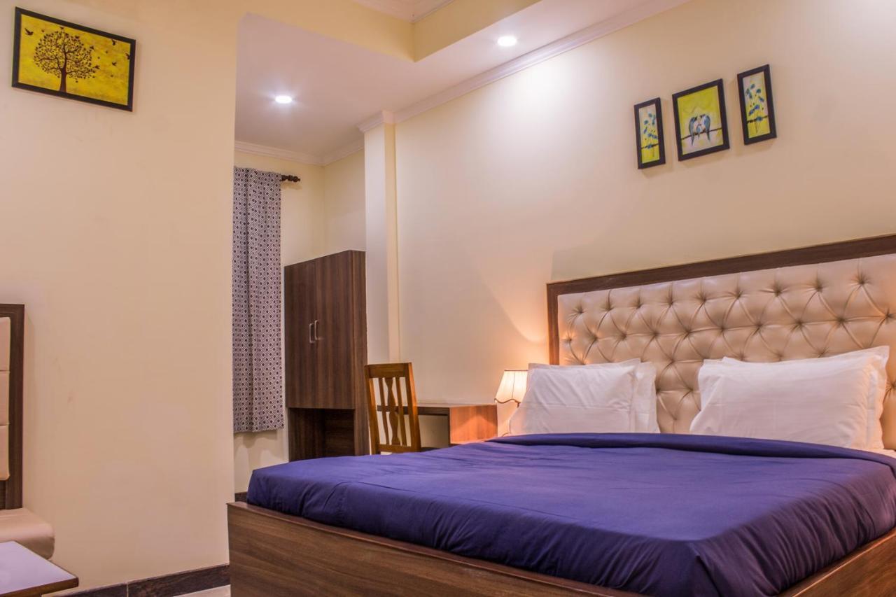 Lav Kush International Hotel Waranasi Zewnętrze zdjęcie