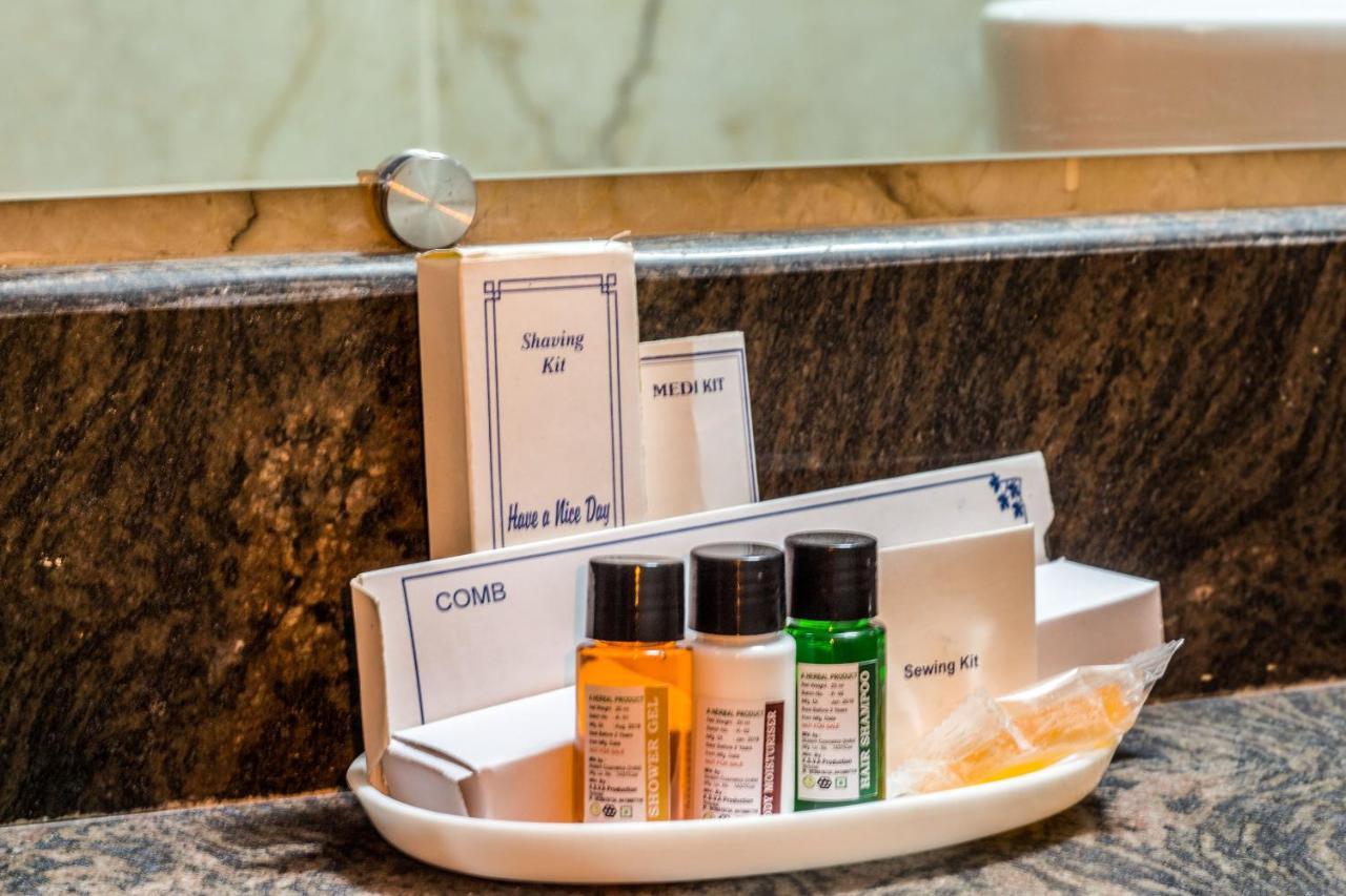 Lav Kush International Hotel Waranasi Zewnętrze zdjęcie