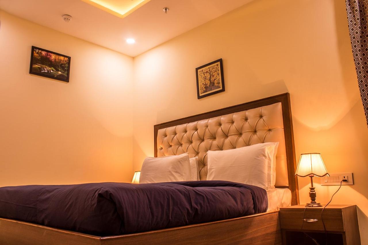 Lav Kush International Hotel Waranasi Zewnętrze zdjęcie