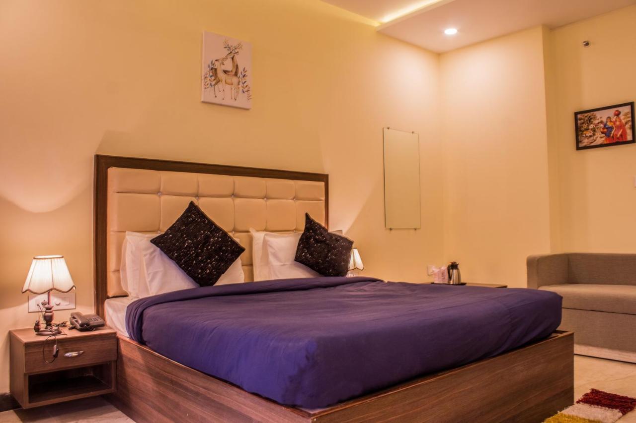 Lav Kush International Hotel Waranasi Zewnętrze zdjęcie